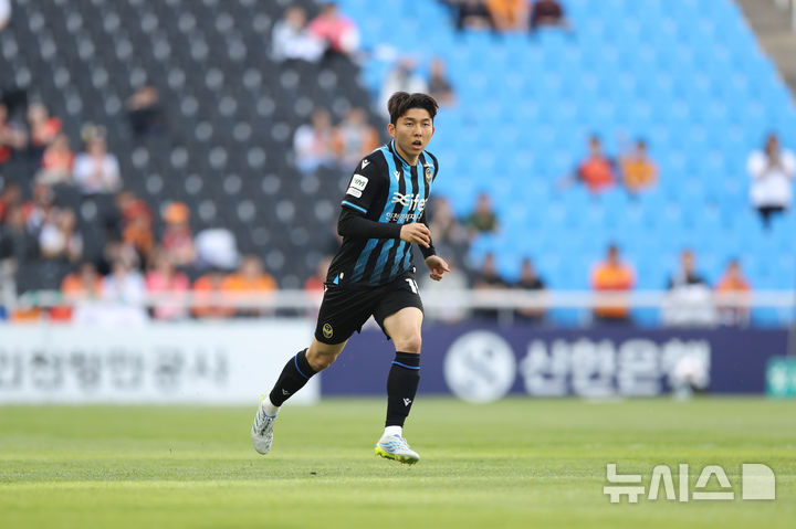 [서울=뉴시스]인천 서재민, K리그 4월 영플레이어상 수상. (사진=한국프로축구연맹 제공)
