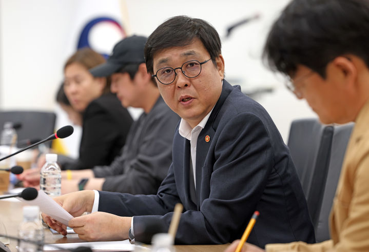 최휘영 문화체육관광부 장관은 6일 서울 종로구 국립현대미술관 서울관에서 열린 문화예술정책자문위원회 영화·영상분과 제3차 회의를 열었다. (사진=문체부 제공) *재판매 및 DB 금지