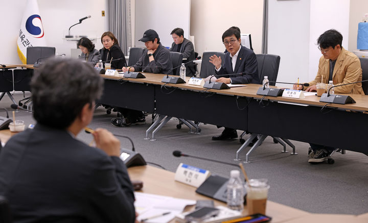 최휘영 문화체육관광부 장관은 6일 서울 종로구 국립현대미술관 서울관에서 열린 문화예술정책자문위원회 영화·영상분과 제3차 회의를 열었다. (사진=문체부 제공) *재판매 및 DB 금지