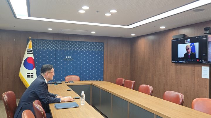 [서울=뉴시스]중동평화 정부대표, 유럽연합 중동평화과정 관련 대표 화상 면담. (사진=외교부 제공) 2026.05.06 *재판매 및 DB 금지