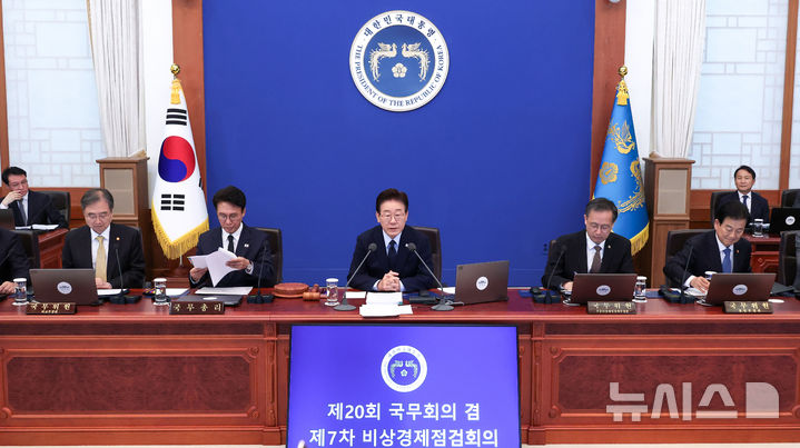 [서울=뉴시스] 최동준 기자 = 이재명 대통령이 6일 청와대에서 열린 국무회의에서 발언하고 있다. 2026.05.06. photocdj@newsis.com