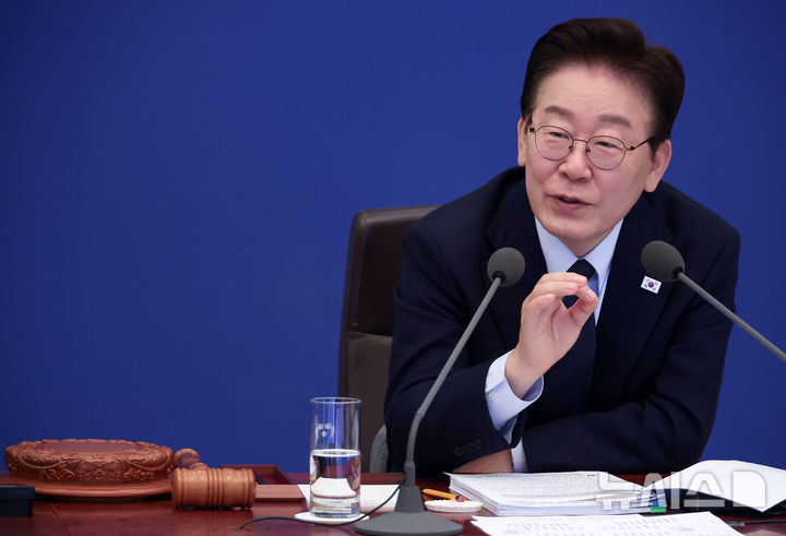 [서울=뉴시스] 최동준 기자 = 이재명 대통령이 6일 청와대에서 열린 국무회의에서 발언하고 있다. 2026.05.06. photocdj@newsis.com
