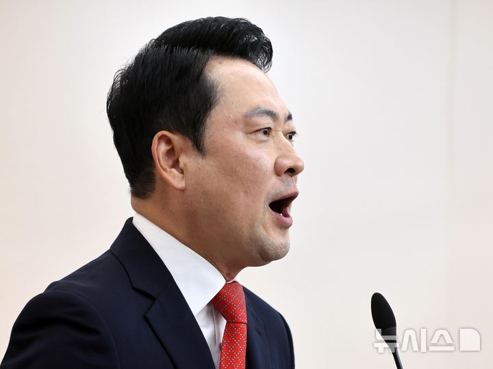 [수원=뉴시스] 김종택 기자 = 장동혁 국민의힘 대표가 6일 오전 경기 수원시 경기도당에서 열린 경기도당 필승결의대회에서 인사말을 하고 있다. (공동취재) 2026.05.06. photo@newsis.com