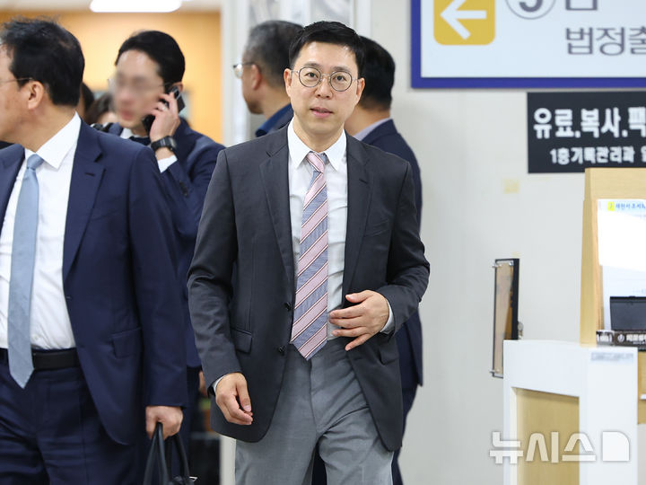집사게이트 연루 의혹 민경민 대표 공판 출석 - 뉴스 썸네일 이미지
