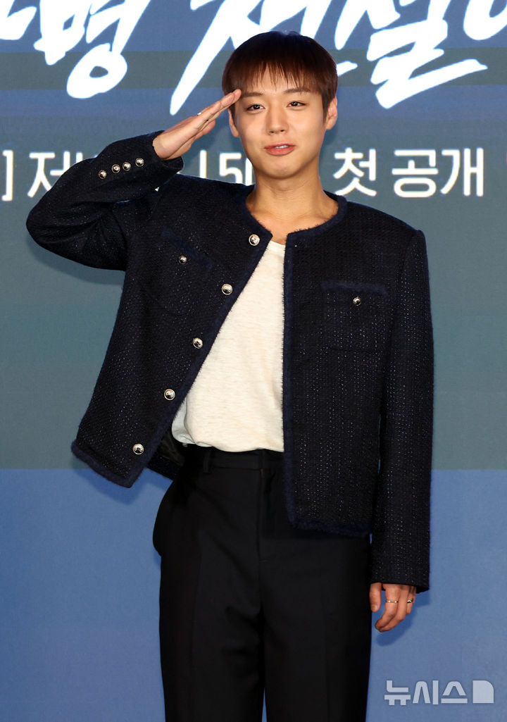 [서울=뉴시스] 최진석 기자 = 배우 박지훈이 6일 서울 광진구 풀만 앰버서더 서울에서 열린 티빙 오리지널 '취사병 전설이 되다' 제작발표회에서 포즈를 취하고 있다. 2026.05.06. myjs@newsis.com