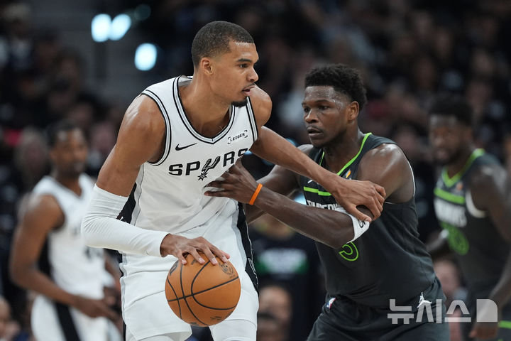 [샌안토니오=AP/뉴시스] 미국프로농구(NBA) 샌안토니오 스퍼스의 빅토르 웸반야마. 2026.05.06.