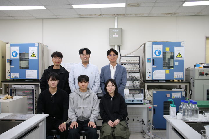  *재판매 및 DB 금지