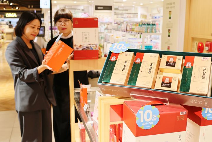 [대구=뉴시스] 가정의 달을 맞아 의류와 헬스케어 가전, 건강식품 등을 한데 모은 행사가 열린다. (사진 = 롯데백화점 제공) 2026.05.07. photo@newsis.com *재판매 및 DB 금지