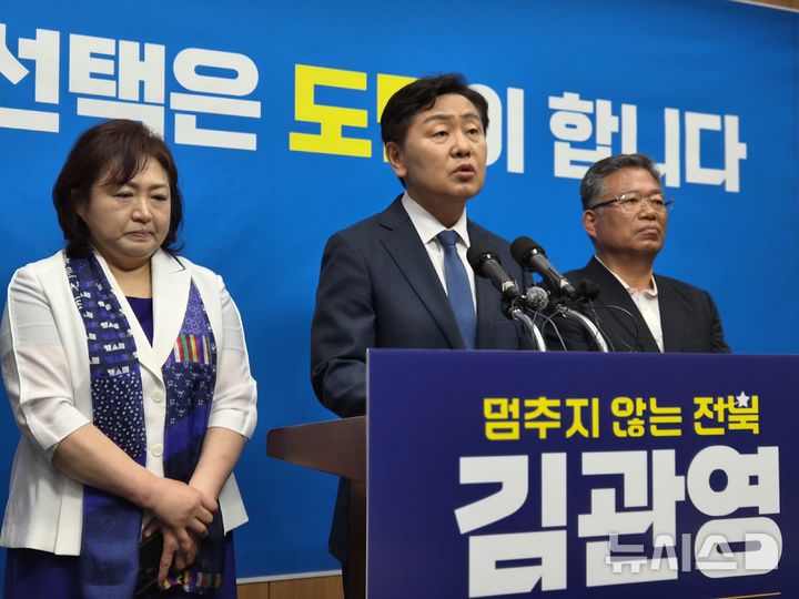 [전주=뉴시스] 김민수 기자= 김관영 예비후보가 7일 전북특별자치도의회 브리핑룸에서 9회 지방선거 무소속 출마를 발표하고 있다. 2026.05.07 leo@newsis.com *재판매 및 DB 금지