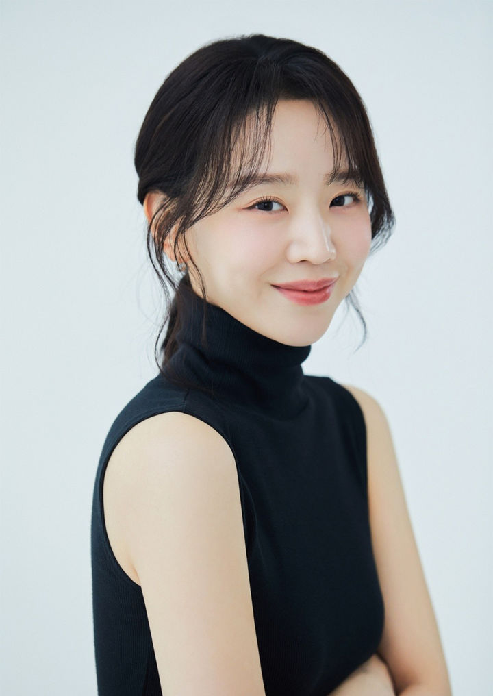 [서울=뉴시스] 글로벌 아동권리 비정부기구(NGO) 굿네이버스는 배우 신혜선이 tvN 예능프로그램 '유퀴즈 온 더 블럭(유퀴즈)' 방송에서 받은 상금을 기부했다고 7일 밝혔다. 사진은 배우 신혜선 모습.(사진=굿네이버스 제공)2026.05.07.photo@newsis.com *재판매 및 DB 금지 *재판매 및 DB 금지