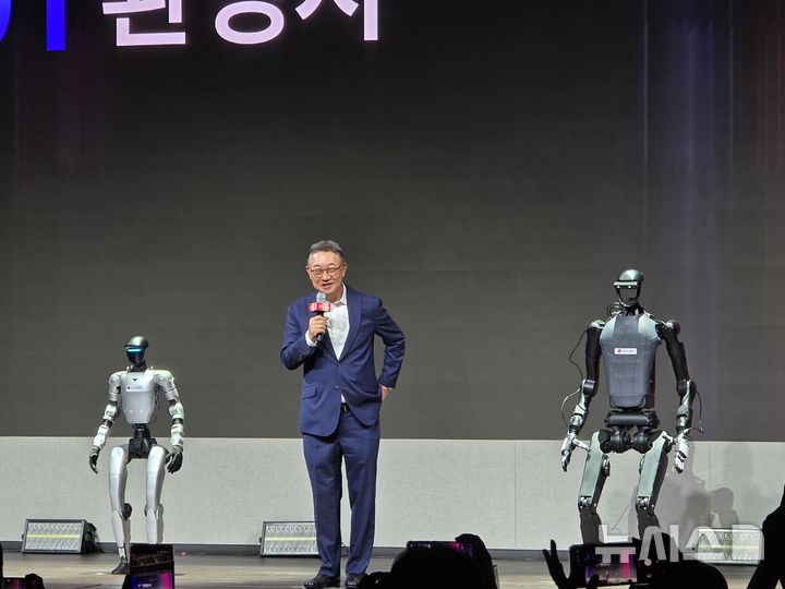 [서울=뉴시스]오동현 기자 = 현신균 LG CNS 사장이 7일 서울 마곡 LG사이언스파크에서 열린 RX 미디어데이에서 인사말을 하고 있다. odong85@newsis.com 2026. 05. 07