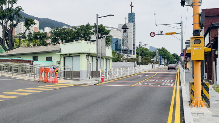 [창녕=뉴시스] 창녕초등학교 앞 지중화 작업을 완료했다. (사진=창녕군 제공) 2026.05.07. photo@newsis.com *재판매 및 DB 금지