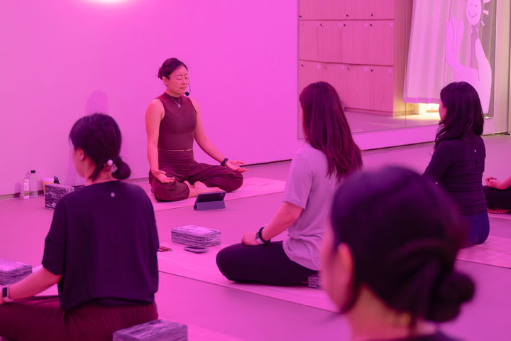 [서울=뉴시스] 배세희 룰루레몬 앰배서더가 7일 룰루레몬 하우스오브신세계 청담 스토어에서 미디어 스웻세션을 진행하고 있다. (사진=룰루레몬 제공) 2026.05.07. photo@newsis.com *재판매 및 DB 금지