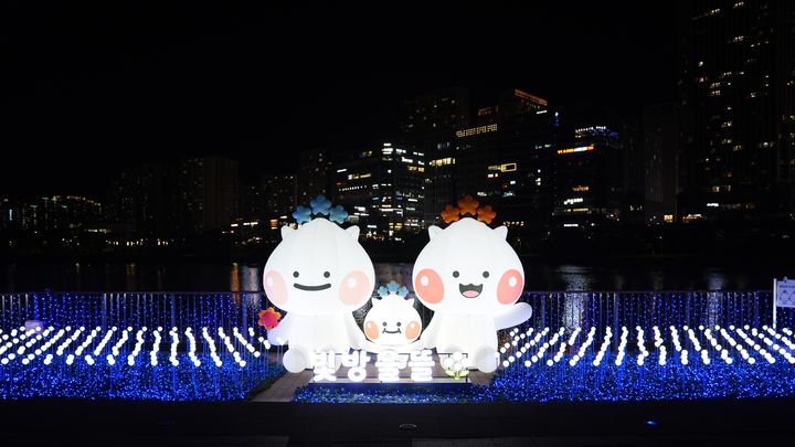 [하남=뉴시스] 미사호수공원 계단광장에 조성된 '빛방울뜰'. (사진=하남시 제공) 2026.05.07. photo@newsis.com&nbsp; *재판매 및 DB 금지