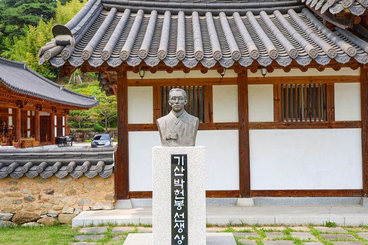 [산청=뉴시스] 산청군 기산국악당 박헌봉 선생 흉상 (사진=산청군 제공) 2026. 05. 07. photo@newsis.com *재판매 및 DB 금지