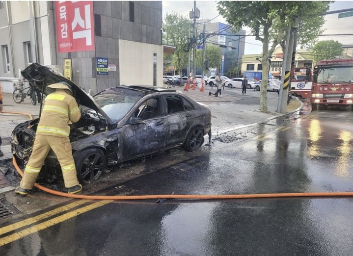 포항시 대도동 차량 화재 (사진=포항남부소방서 제공) *재판매 및 DB 금지