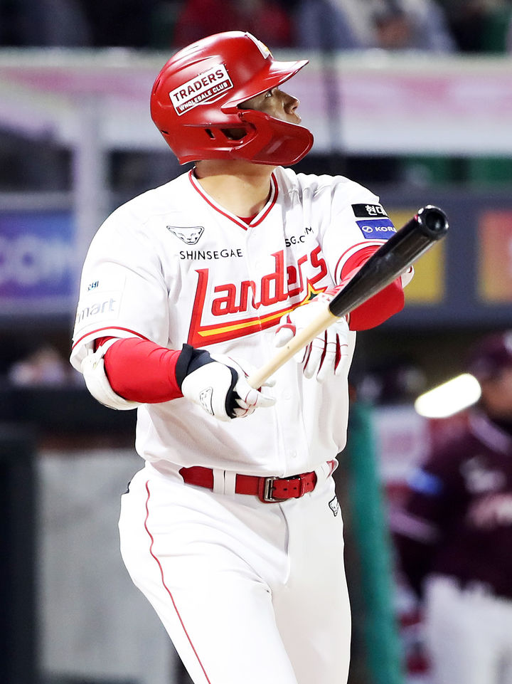 [서울=뉴시스] 프로야구 SSG 랜더스의 김재환. (사진 = SSG 랜더스 제공) *재판매 및 DB 금지