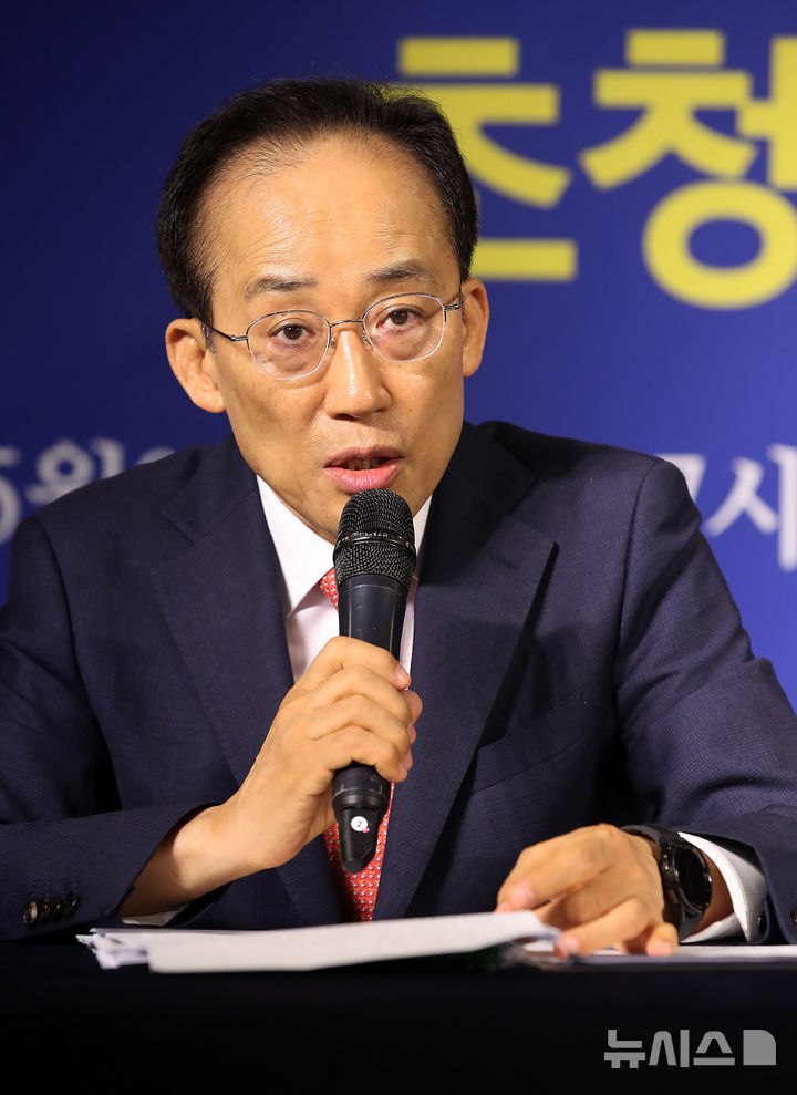 [대구=뉴시스] 이무열 기자 = 추경호 국민의힘 대구시장 예비후보가 7일 오전 대구 남구 대구아트파크에서 열린 아시아포럼21 초청 토론회에 참석해 발언하고 있다. 2026.05.07. lmy@newsis.com