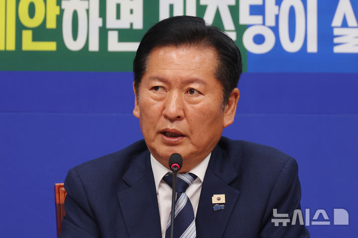 [서울=뉴시스] 고승민 기자 = 정청래 더불어민주당 대표가 7일 서울 여의도 국회에서 열린 '착!붙 공약 프로젝트 20호·21호·22호 공약 발표'에서 발언하고 있다. 2026.05.07. kkssmm99@newsis.com