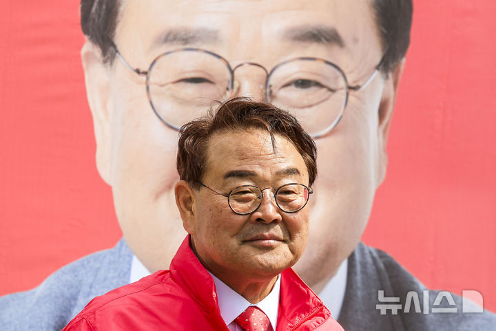 [서울=뉴시스] 정병혁 기자 = 조전혁 서울시교육감 예비후보가 7일 서울 중구 서울광장에서 서울시교육감 출마 선언 기자회견을 하고 있다. 2026.05.07. jhope@newsis.com