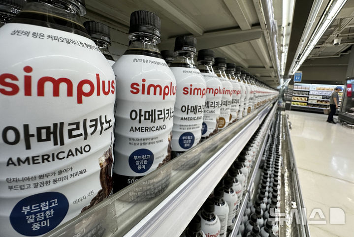 [서울=뉴시스] 홍효식 기자 = 홈플러스가 경영 악화 등의 이유로 기업회생절차를 밟고 있는 7일 서울 시내 한 홈플러스 매장 매대에 자사 PB 상품들로만 가득 채워져 있다. 2026.05.07. yesphoto@newsis.com