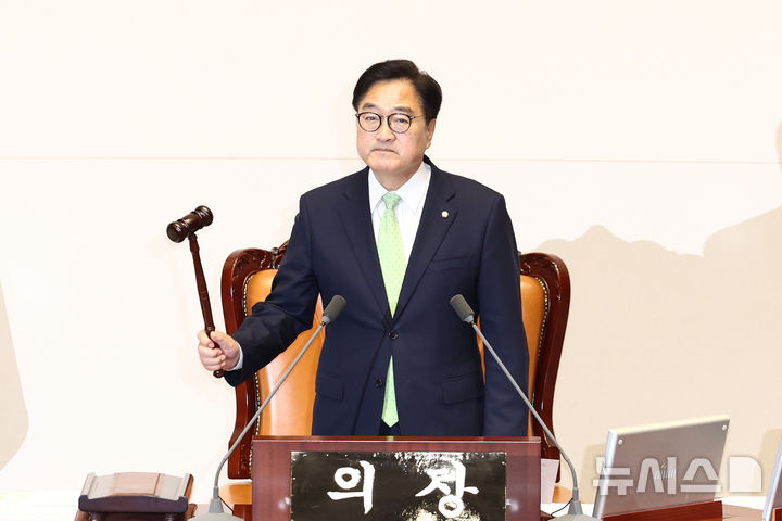 [서울=뉴시스] 고승민 기자 = 우원식 국회의장이 7일 서울 여의도 국회에서 제435회 국회(임시회) 제1차 본회의를 개의하고 있다. 2026.05.07. kkssmm99@newsis.com