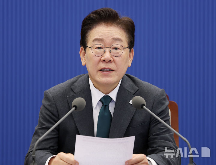 [서울=뉴시스] 최동준 기자 = 이재명 대통령이 7일 청와대에서 열린 수석보좌관회의에서 발언하고 있다. (청와대통신사진기자단) 2026.05.07. photocdj@newsis.com