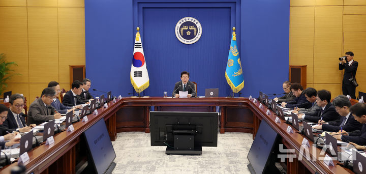 [서울=뉴시스] 최동준 기자 = 이재명 대통령이 7일 청와대에서 열린 수석보좌관회의에서 발언하고 있다. (청와대통신사진기자단) 2026.05.07. photocdj@newsis.com