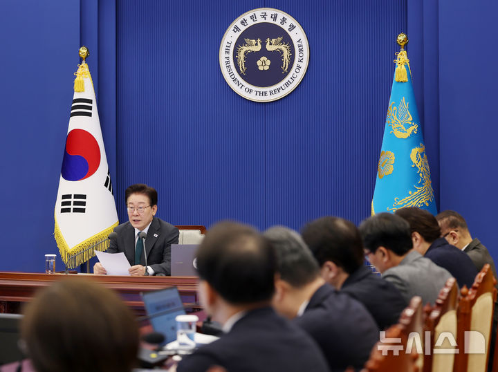 [서울=뉴시스] 최동준 기자 = 이재명 대통령이 7일 청와대에서 열린 수석보좌관회의에서 발언하고 있다. (청와대통신사진기자단) 2026.05.07. photocdj@newsis.com
