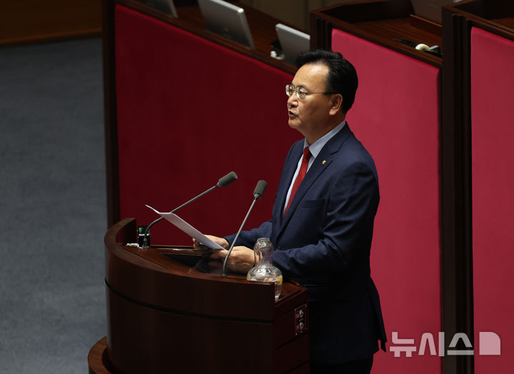 [서울=뉴시스] 김금보 기자 = 유상범국민의힘 원내운영수석부대표가 7일 오후 서울 여의도 국회에서 열린 제435회국회(임시회) 제1차 본회의에서 대한민국헌법 개정안에 대한 의사진행발언을 하고 있다. 2026.05.07. kgb@newsis.com