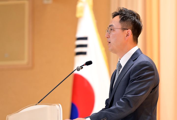 [서울=뉴시스] 구자현 검찰총장 직무대행이 7일 오후 서울 서초구 대검찰청에서 열린 신임검사 신고식에서 발언하고 있다. (사진=대검찰청 제공) 2026.05.07. photo@newsis.com *재판매 및 DB 금지