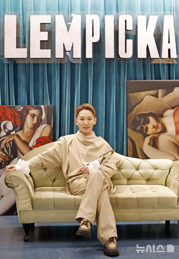 [서울=뉴시스] 김혜진 기자 = 뮤지컬 '렘피카' 주연 배우 김호영(마리네티 역)이 7일 서울 코엑스 아티움에서 뉴시스와 인터뷰에 앞서 포즈를 취하고 있다. 2026.05.07. jini@newsis.com