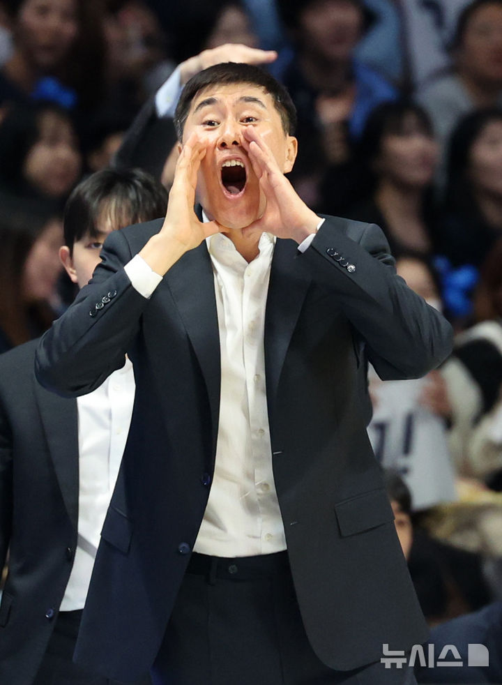 KCC 이상민 감독의 작전 지시