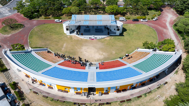 [진주=뉴시스]경상국립대학교 야외공연장.(사진=경상국립대 제공).2026.05.08.photo@newsis.com *재판매 및 DB 금지