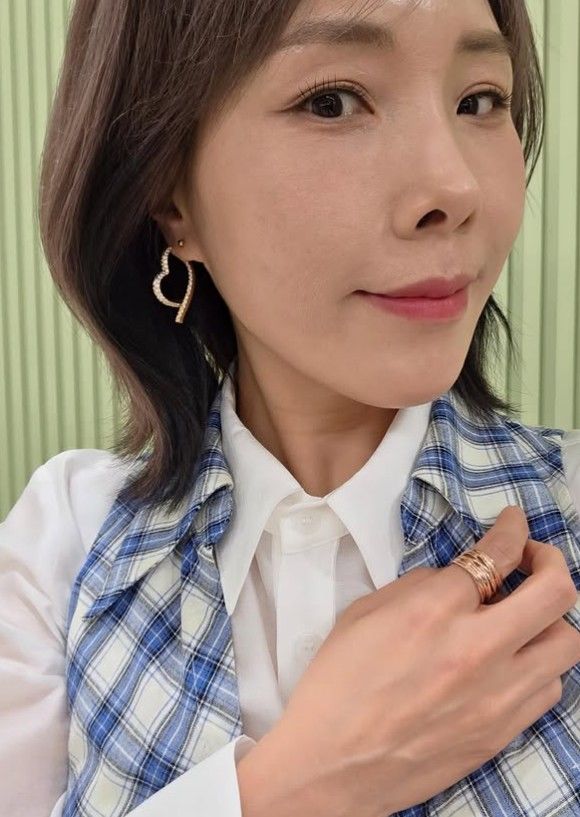[서울=뉴시스] 코미디언 신봉선(45)이 다이어트 후 근황을 전했다. (사진=신봉선 인스타그램 캡처) *재판매 및 DB 금지