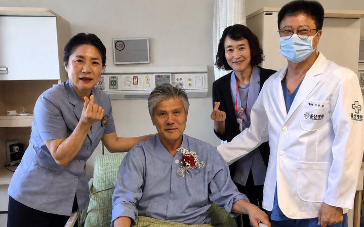 [울산소식]울산병원, 어르신 환자 대상 카네이션 전달 행사 등