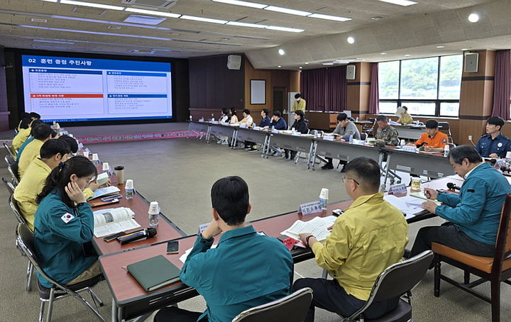[정읍=뉴시스] 지난 7일 정읍시청에서 열린 '2026 재난대응 안전한국훈련' 제2차 전문가 자문 및 기획회의. (사진=정읍시 제공) 2026.05.08. photo@newsis.com *재판매 및 DB 금지