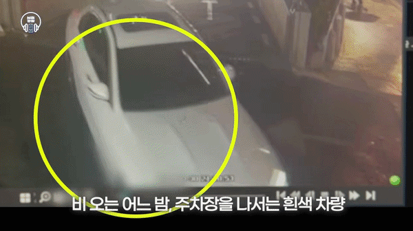 [서울=뉴시스] 지난 3월 서울의 한 골목길에서 흰색 차량이 주차장을 나섰다. 이 차량은 주차장 앞을 지나가던 택배 트럭과 충돌했는데, 충돌 직후 후진하다가 다른 차량까지 들이받아 2차 사고를 일으켰다. (영상=경찰청 공식 유튜브 채널 캡처) *재판매 및 DB 금지