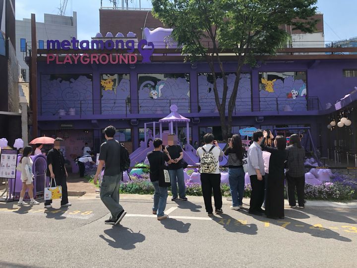[서울=뉴시스] 지난 8일 오후 서울 성동구 포켓몬스터 팝업 행사장을 찾은 시민들의 모습.뉴시스DB.2026.05.09.photo@newsis.com *재판매 및 DB 금지