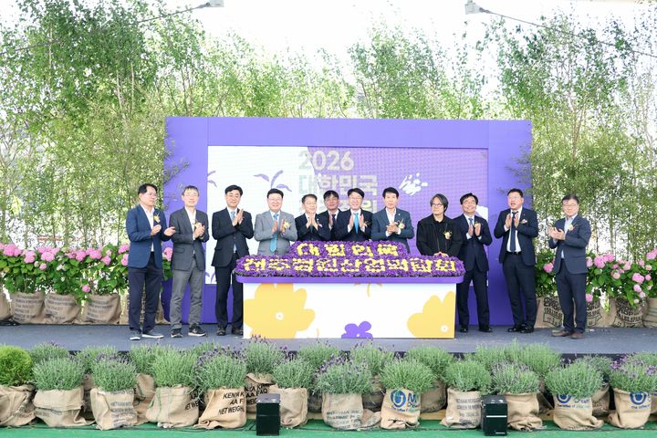 전북 전주시는 8일 전주월드컵광장에 마련된 박람회장 메인무대에서 2026 대한민국 전주정원산업박람회 개막식을 가졌다. *재판매 및 DB 금지