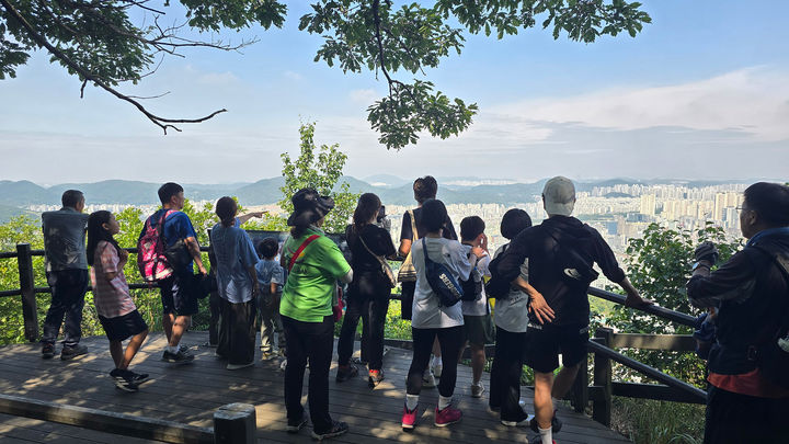 [서울=뉴시스] '호암산성에서 배우고 즐기고: 생생 해피워킹 호암산성 커플데이' 모습 (사진=국가유산 유유자적 누리집 갈무리) 2026.05.08. photo@newsis.com *재판매 및 DB 금지