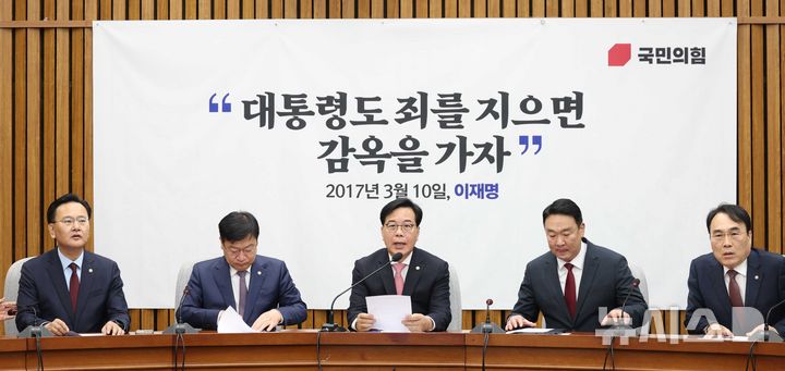 [서울=뉴시스] 조성봉 기자 = 송언석 국민의힘 원내대표가 8일 오전 서울 여의도 국회에서 열린 원내대책회의에서 발언을 하고 있다. 2026.05.08. suncho21@newsis.com