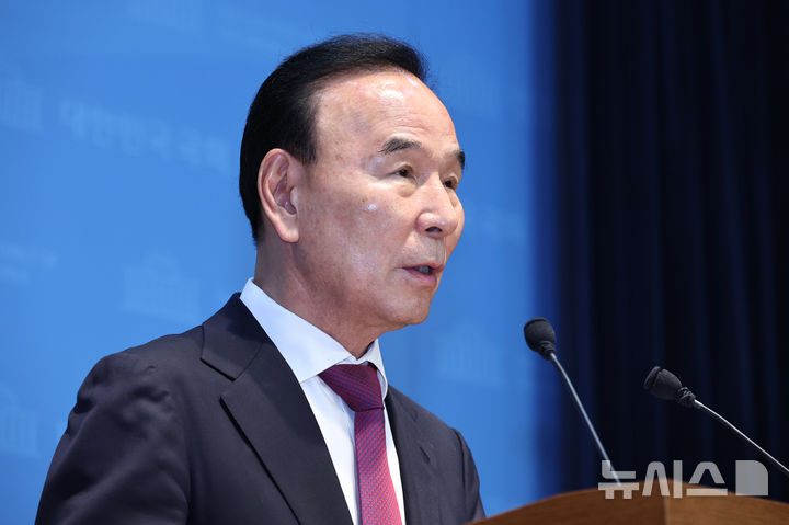 [서울=뉴시스] 김금보 기자 = 박덕흠 국민의힘 의원이 8일 오전 서울 여의도 국회 소통관에서 국회부의장 출마선언을 하고 있다. 2026.05.08. kgb@newsis.com