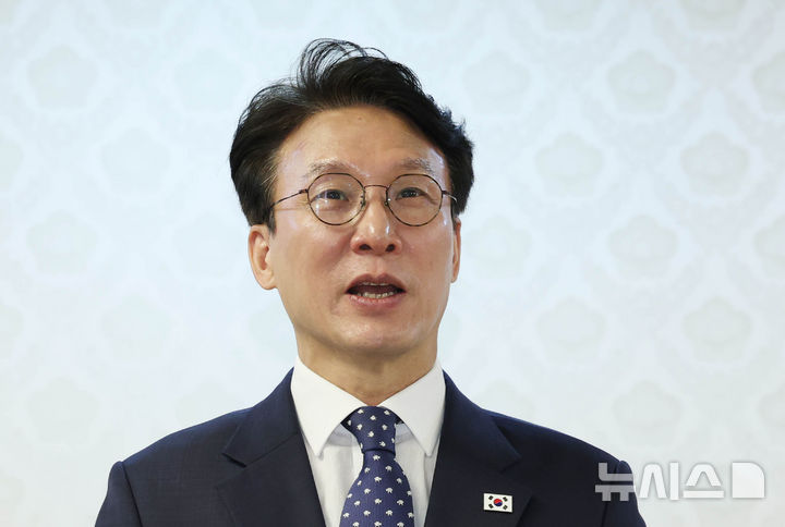 [서울=뉴시스] 조수정 기자 = 김민석 국무총리가 8일 오전 서울 종로구 정부서울청사에서 열린 사행산업통합감독위원회 민간위원 위촉장 수여식에서 인사말 하고 있다. 2026.05.08. chocrystal@newsis.com