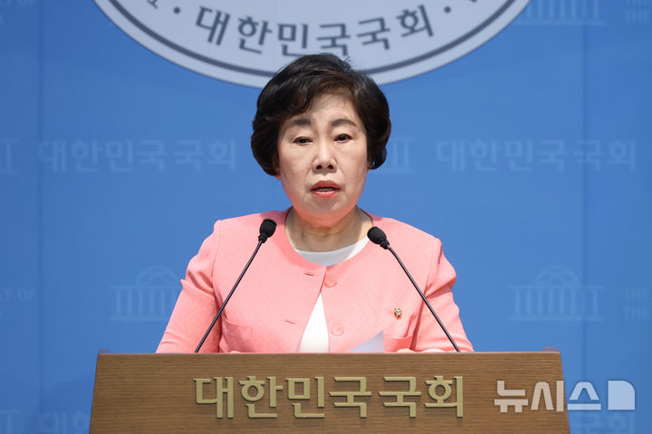 [서울=뉴시스] 고승민 기자 = 조배숙 국민의힘 의원이 8일 서울 여의도 국회 소통관에서 국회부의장 선거 출마 기자회견을 하고 있다. 2026.05.08. kkssmm99@newsis.com