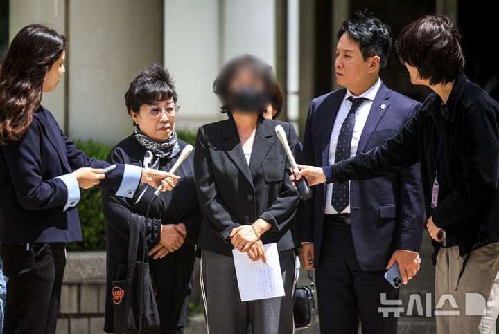 [서울=뉴시스] 정병혁 기자 = '채상병 순직 사건'의 책임자로 지목된 임성근 전 해병대 1사단장이 1심에서 징역 3년을 선고받은 가운데, 유족이 "아들의 희생에 대한 책임이 이렇게 가볍다면 어느 부모가 안심하고 자식을 군에 보내겠냐"며 "형량에 너무 실망스럽다"고 호소했다. 2026.05.08. jhope@newsis.com