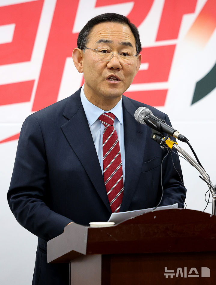 [대구=뉴시스] 이무열 기자 = 주호영 국회부의장이 8일 오후 대구 수성구 국민의힘 대구시당에서 선거대책위원회 총괄선대위원장 수락 의사를 밝히는 기자회견을 하고 있다. 2026.05.08. lmy@newsis.com