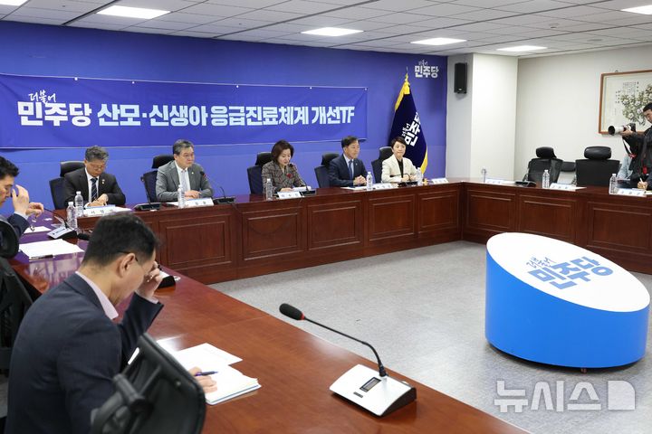 [서울=뉴시스] 조성봉 기자 = 이수진 더불어민주당 산모신생아 응급진료체계 개선 TF단장이 8일 오후 서울 여의도 국회 의원회관에서 열린 응급진료체계 개선 TF 당정회의에서 발언을 하고 있다. 이날 당정회의에서는 충북 청주 태아 사망사건 관련 보건복지부 보고 및 향후 TF활동 계획이 논의될 예정이다. 2026.05.08. suncho21@newsis.com