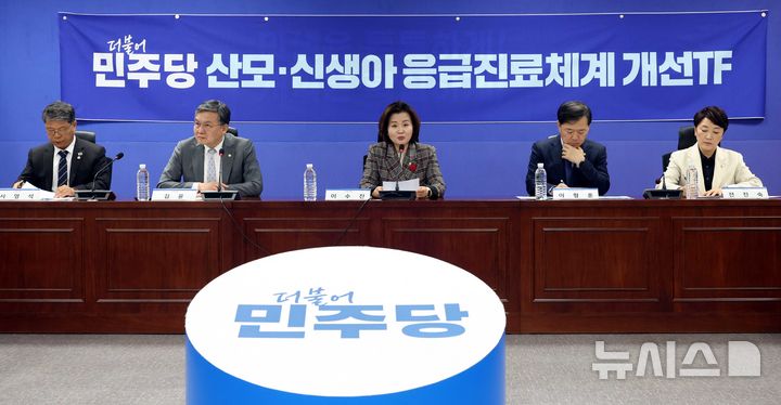 [서울=뉴시스] 조성봉 기자 = 이수진 더불어민주당 산모신생아 응급진료체계 개선 TF단장이 8일 오후 서울 여의도 국회 의원회관에서 열린 응급진료체계 개선 TF 당정회의에서 발언을 하고 있다. 이날 당정회의에서는 충북 청주 태아 사망사건 관련 보건복지부 보고 및 향후 TF활동 계획이 논의될 예정이다. 2026.05.08. suncho21@newsis.com