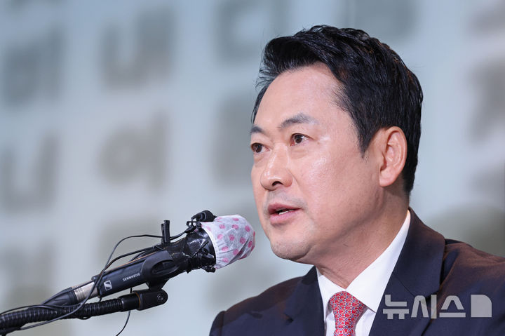 [서울=뉴시스] 국회사진기자단 = 장동혁 국민의힘 대표가 8일 서울 중구 한국프레스센터에서 열린 서울외신기자클럽 초청 외신기자 간담회에서 발언하고 있다. 2026.05.08. photo@newsis.com
